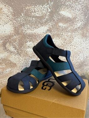 UGG Kids Kylo Fisherman-Style Sandals